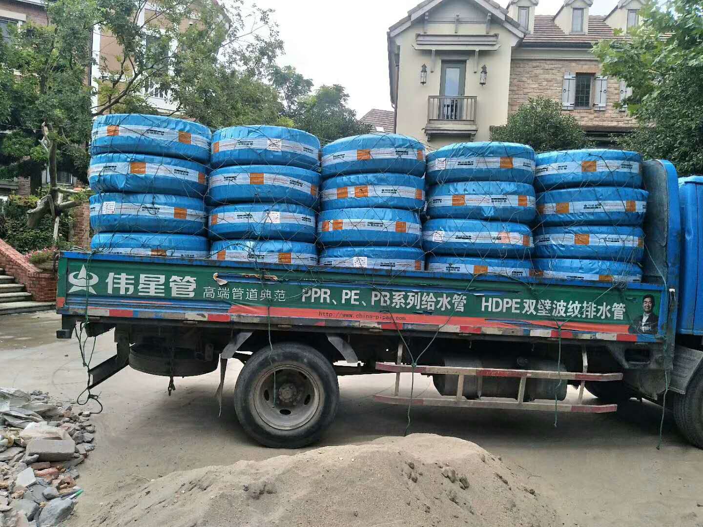 上海浦东区南六公路自建别墅材料现场